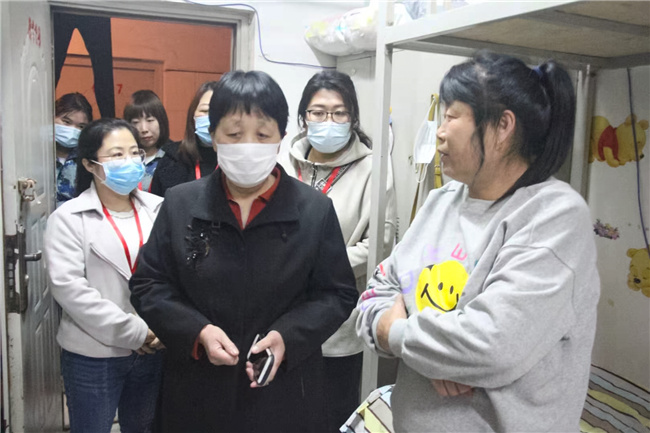 关怀备至  温暖前行---校领导走访学生宿舍慰问返校学生