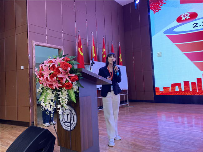 我校召开教师帮扶评比大会
