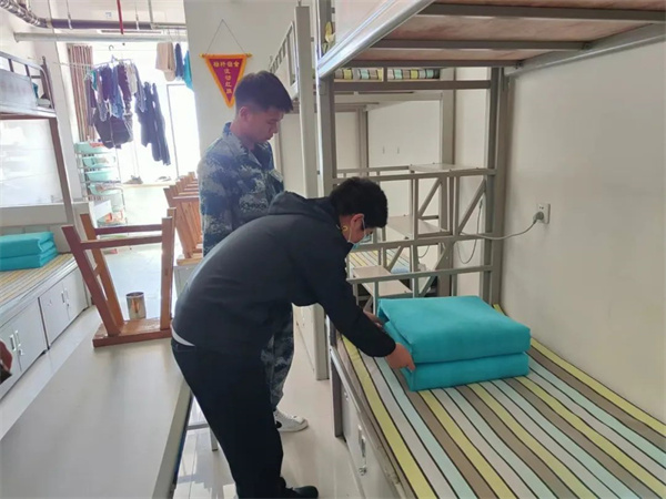 经济学院组织视察学生日常生活