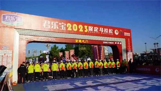 保定理工学院学生圆满完成2023保定马拉松志愿服务工作