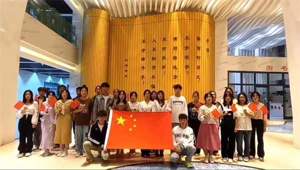 我与祖国合张影,一声祝福送祖国