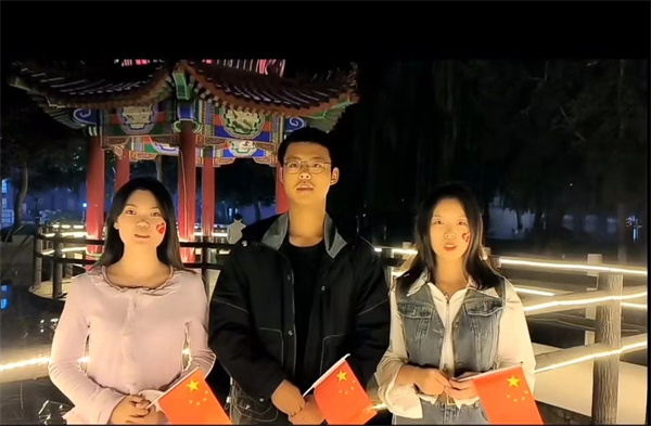 我与祖国合张影,一声祝福送祖国