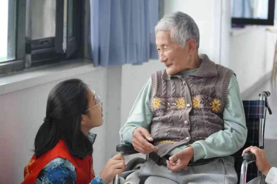 志愿服务暖人心,养老院里筑真情
