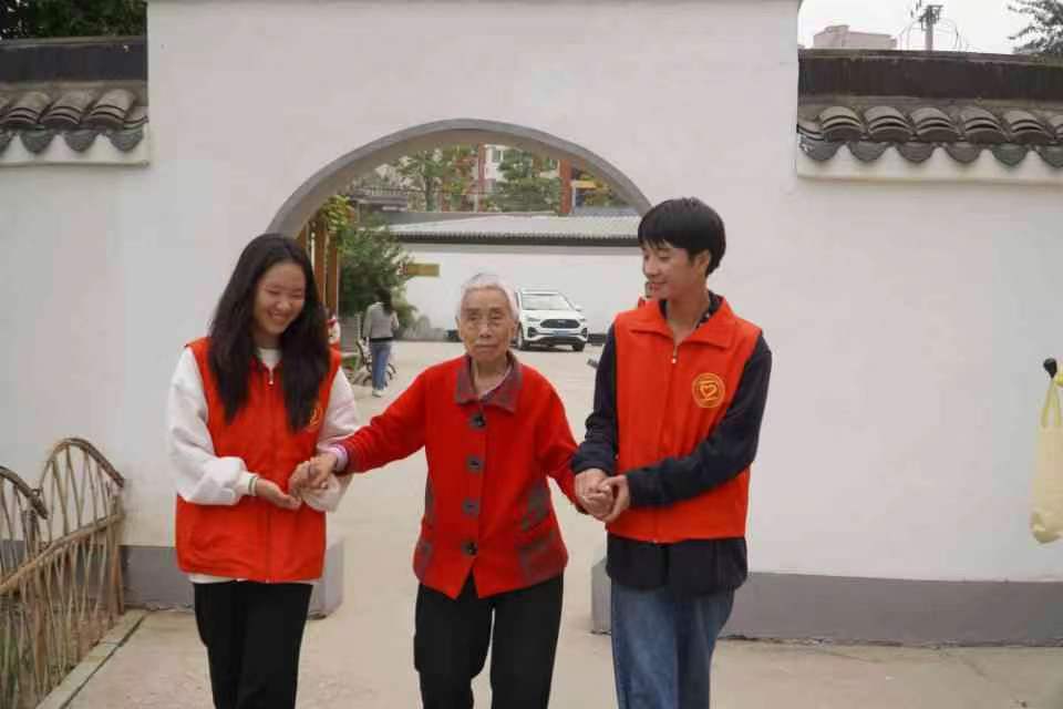 志愿服务暖人心,养老院里筑真情