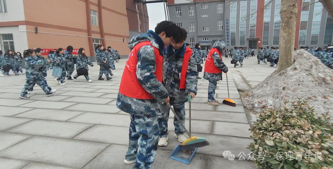雷锋精神共传承,志愿服务学雷锋