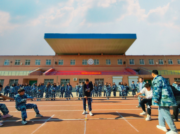保定理工学院||管理学院||力拔山河，“绳”采飞扬——管理学院举行2023年秋季拔河比赛