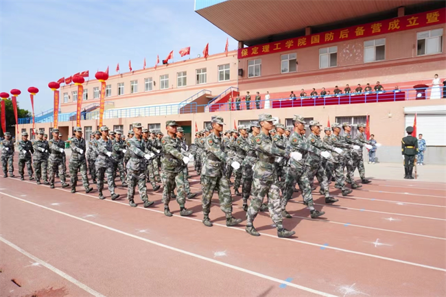 保定理工学院隆重举行“国防后备营”成立暨授旗仪式