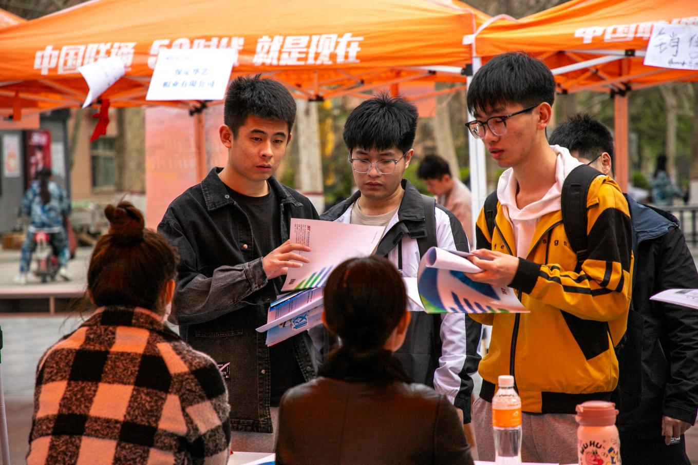 保定理工学院“圆梦保理·不负韶华” 2024届毕业生春季线下双选会隆重举办