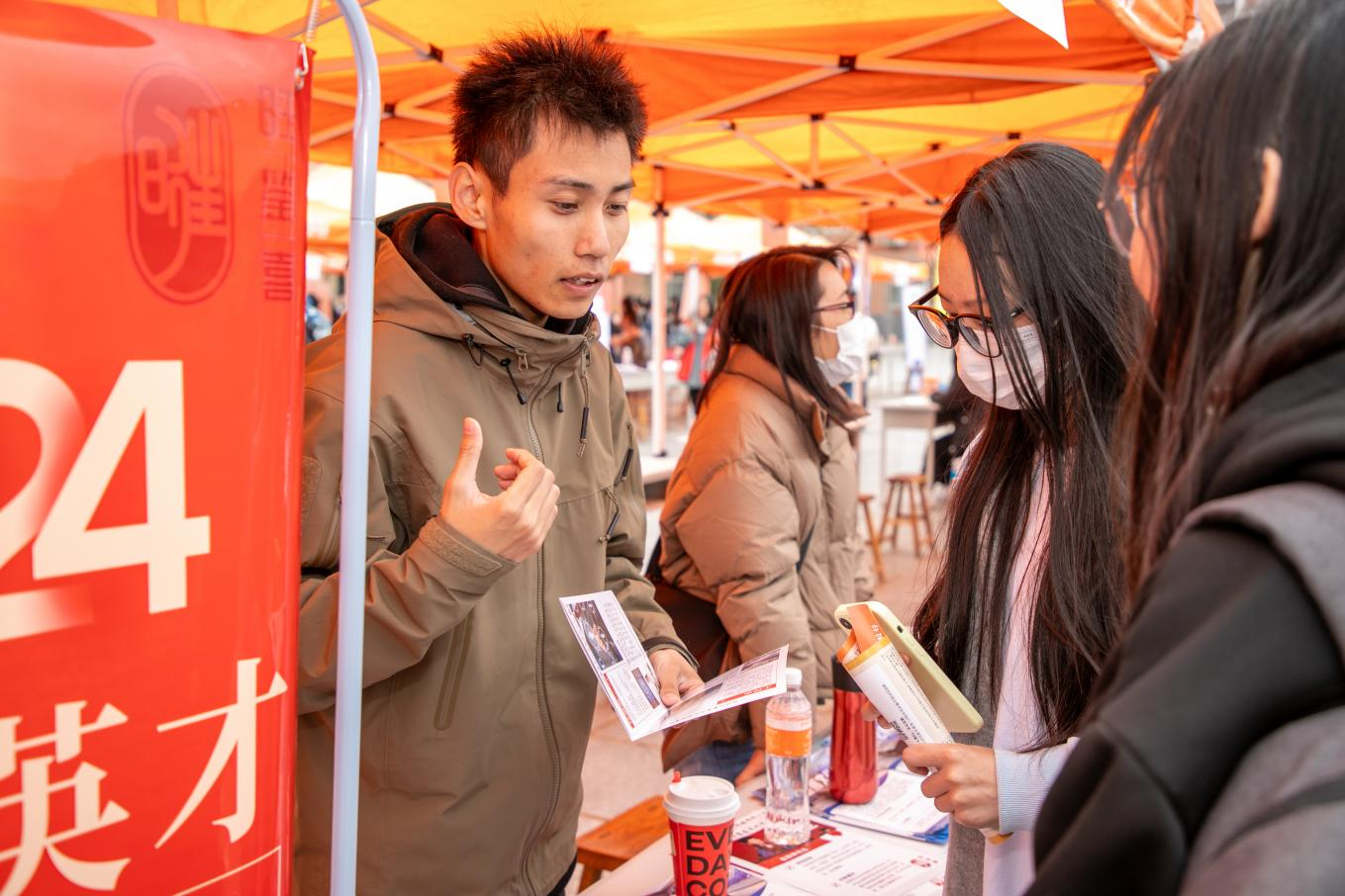 保定理工学院“圆梦保理·不负韶华” 2024届毕业生春季线下双选会隆重举办