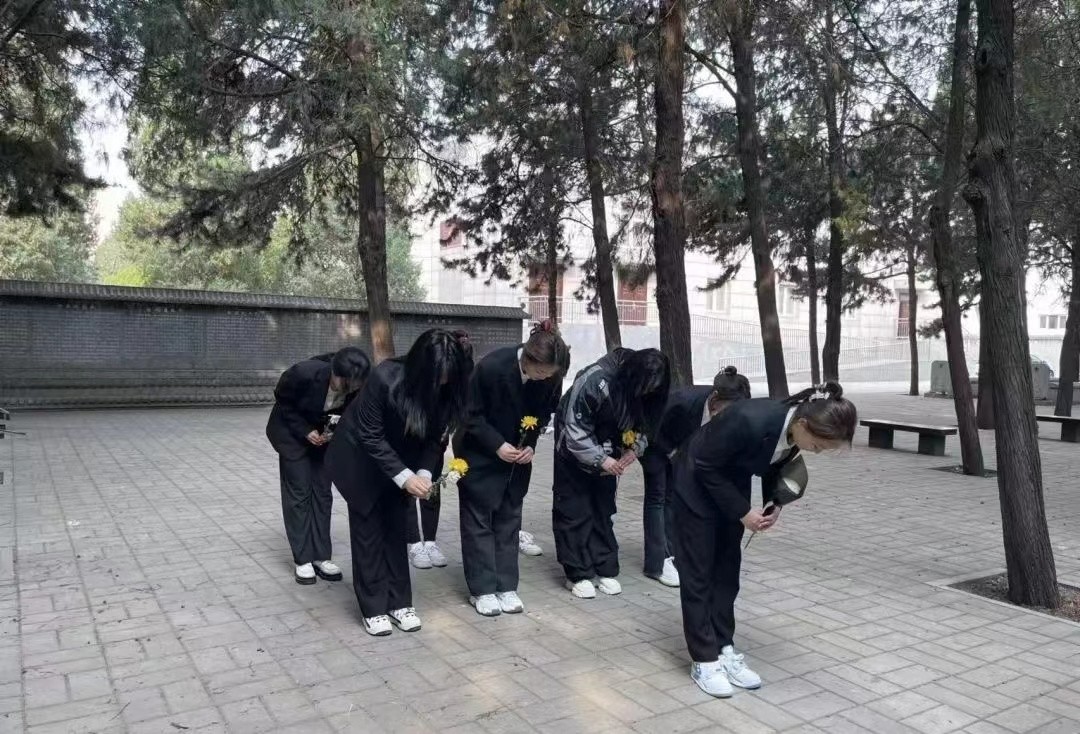 保理会计学院缅怀革命烈士,继承先烈遗志
