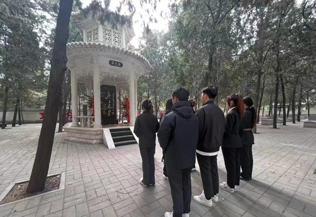 保理会计学院缅怀革命烈士,继承先烈遗志