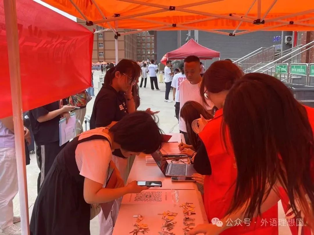 我为同学做实事 | 外国语学院“新程璀璨,迎新启盛