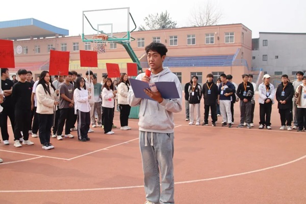 体育|保定理工学院|管理学院|“夕阳渐沉洒热汗，少年不疲逐青春”篮球赛开幕式