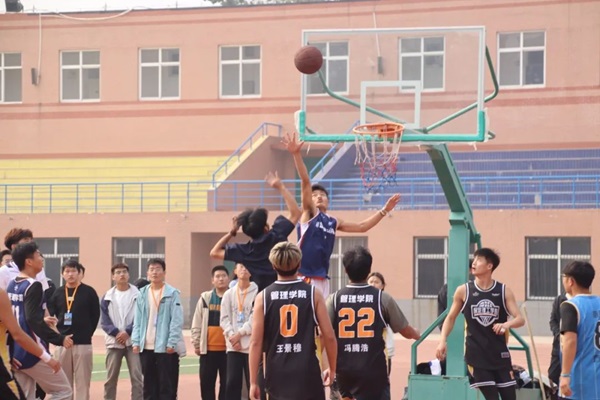 体育|保定理工学院|管理学院|“夕阳渐沉洒热汗，少年不疲逐青春”篮球赛开幕式