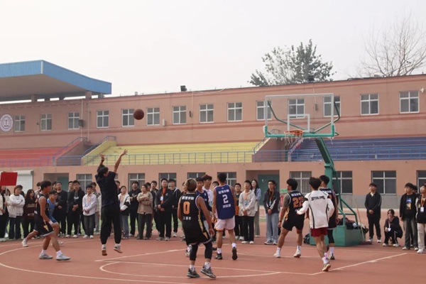 体育|保定理工学院|管理学院|“夕阳渐沉洒热汗，少年不疲逐青春”篮球赛开幕式