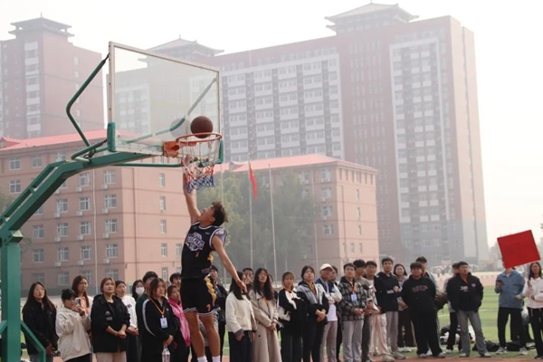 体育|保定理工学院|管理学院|“夕阳渐沉洒热汗，少年不疲逐青春”篮球赛开幕式