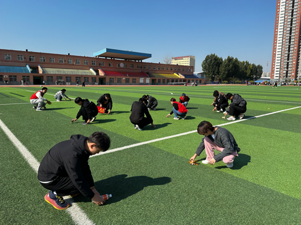 劳动教育|保定理工学院|管理学院|“弯腰彰显个人素养,昂首争做校园先锋”主题志愿活动