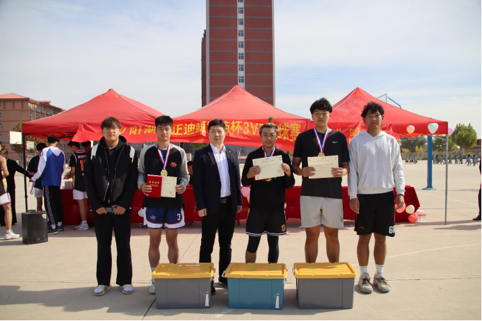 保定理工学院管理学院“夕阳渐沉洒热汗，少年不疲逐青春”篮球比赛圆满结束