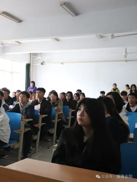 保定理工学院会计学院团旗引领成长路，培训铸就青春梦