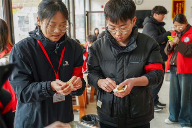践行雷锋精神 奉献点亮青春——保定理工学院开展学习雷锋精神主题活动