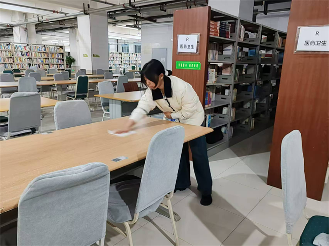 践行雷锋精神 奉献点亮青春——保定理工学院开展学习雷锋精神主题活动