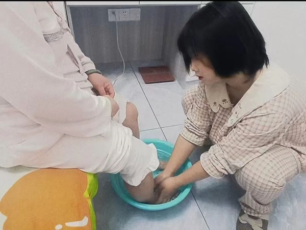孝老爱亲（八）|保定理工学院|管理学院|传承美德，学生在行动