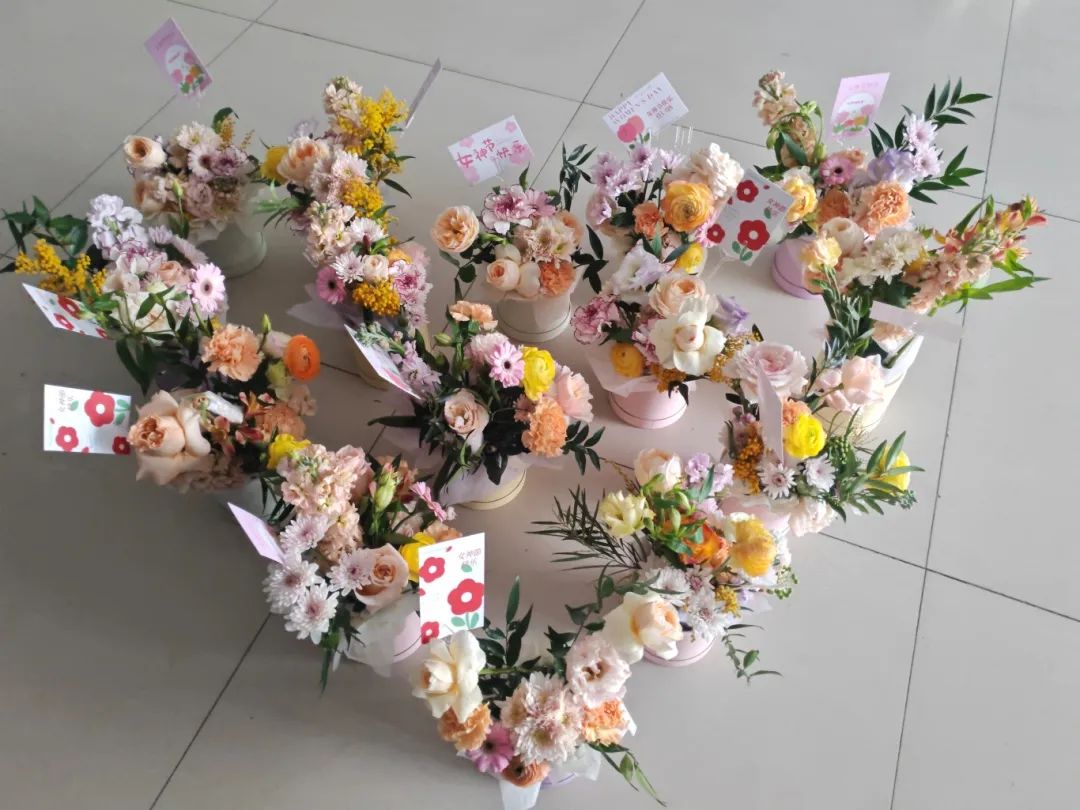 “三八”花漾展风姿，梳暖福利共此时——教育学院共庆“3·8”女神节