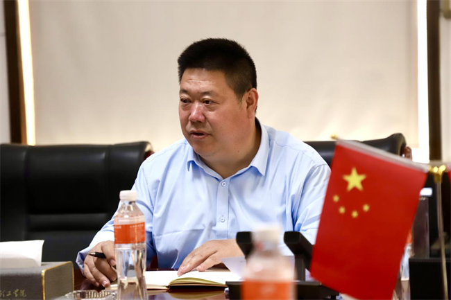 中共保定理工学院委员会召开4月份党委理论学习中心组学习