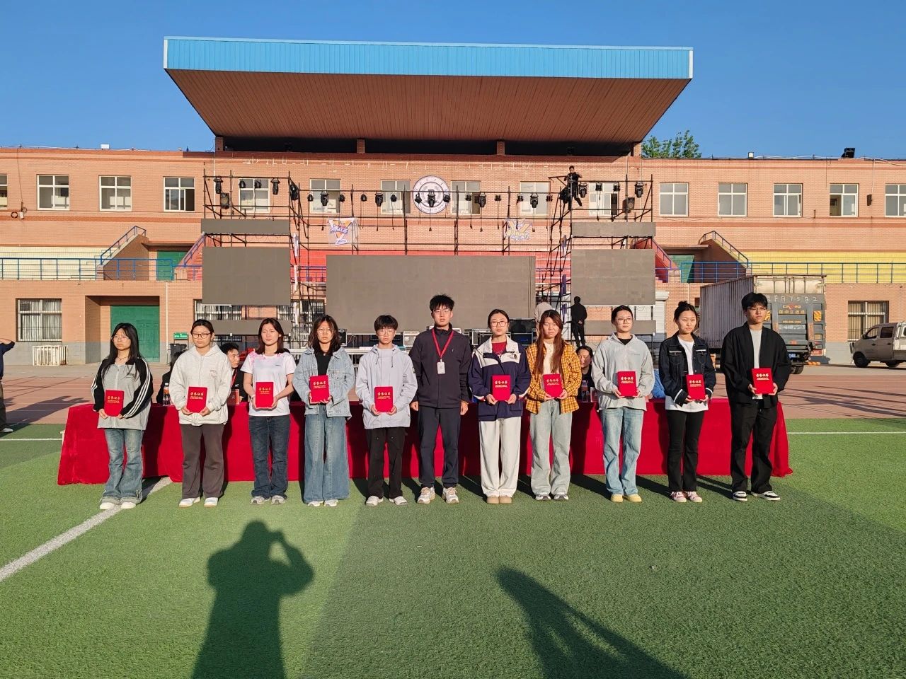 月度之星引前路，榜样之光启新程—四月月度表彰大会