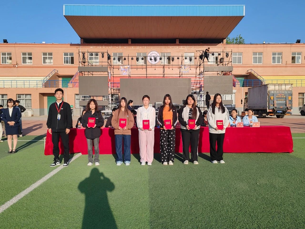 月度之星引前路，榜样之光启新程—四月月度表彰大会