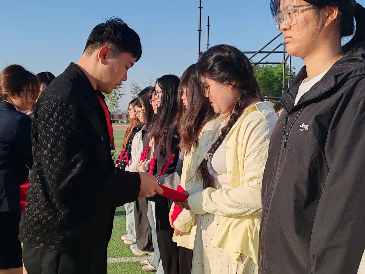 月度之星引前路，榜样之光启新程—四月月度表彰大会