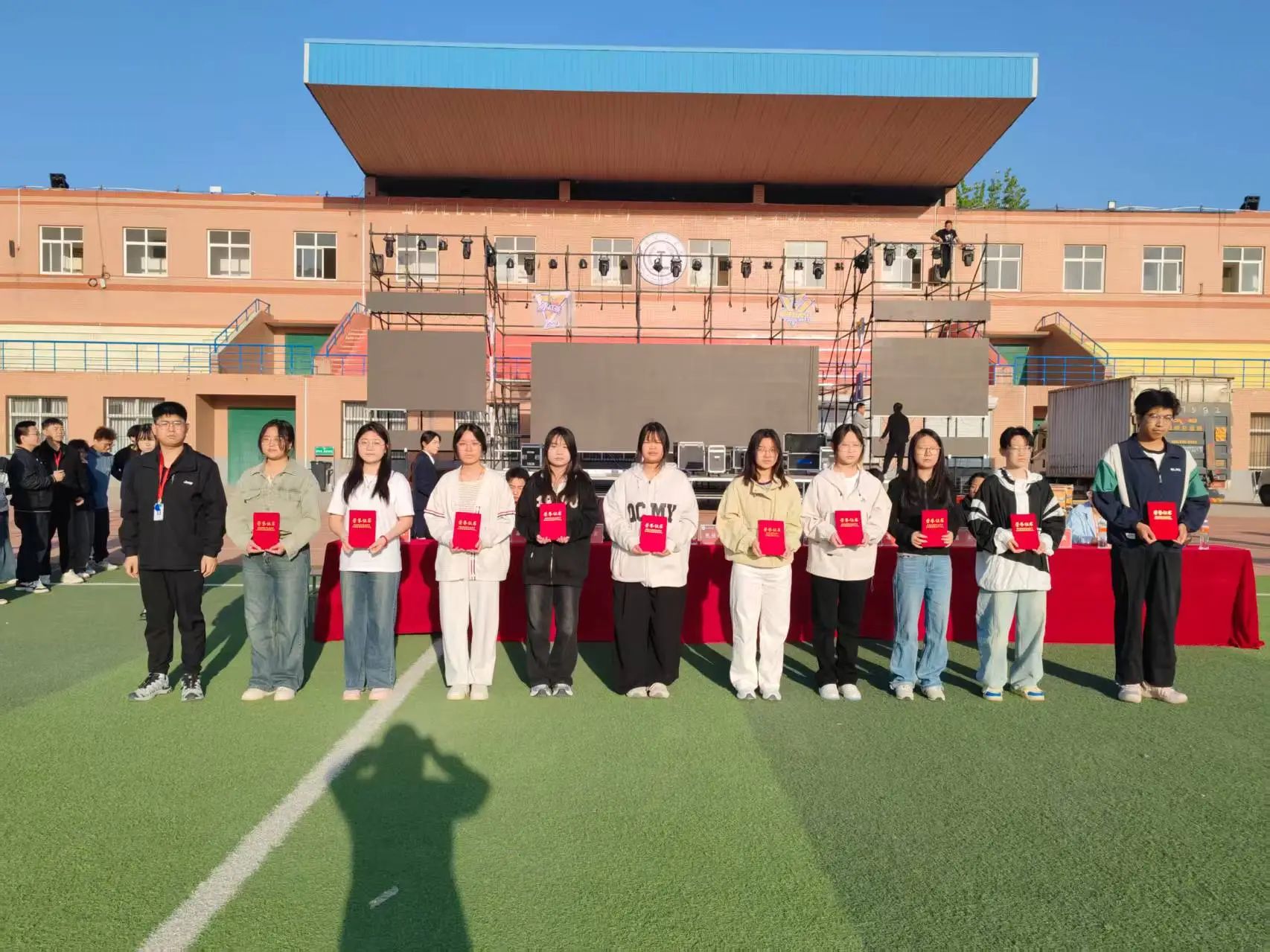 月度之星引前路，榜样之光启新程—四月月度表彰大会