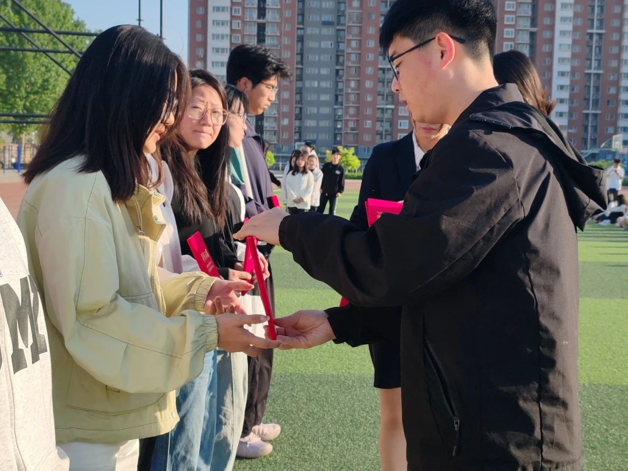 月度之星引前路，榜样之光启新程—四月月度表彰大会