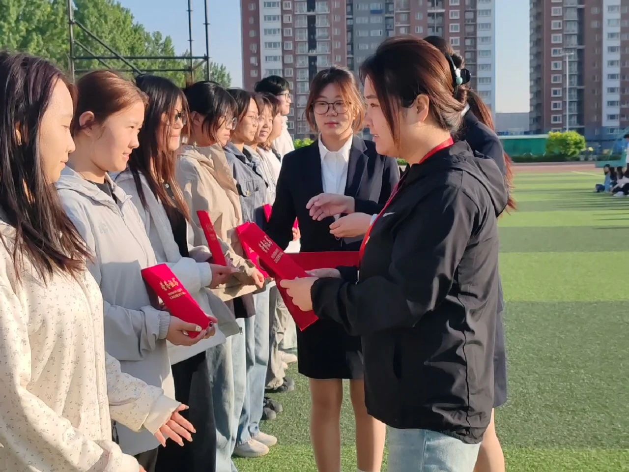 月度之星引前路，榜样之光启新程—四月月度表彰大会