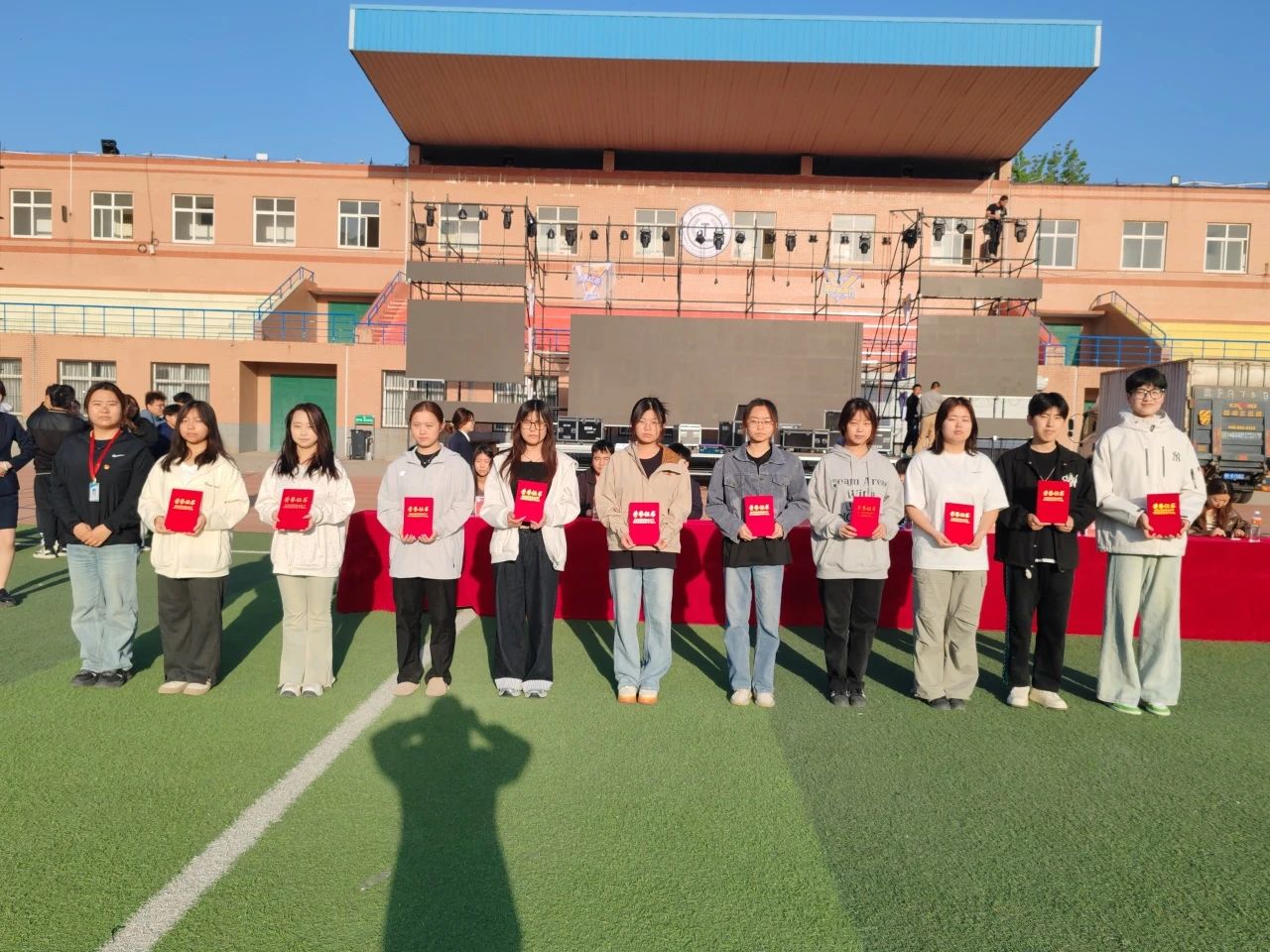 月度之星引前路，榜样之光启新程—四月月度表彰大会