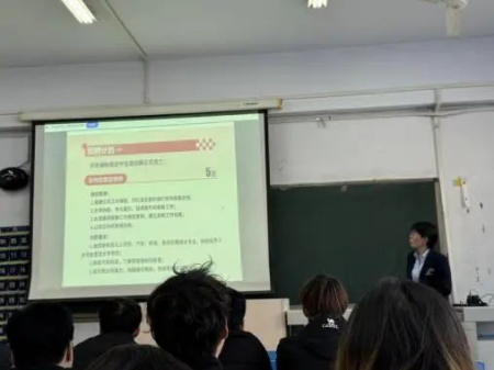 华铸梦想 安放青春——保定理工学院‖艺术学院‖华安保险公司2025校园宣讲会成功举办