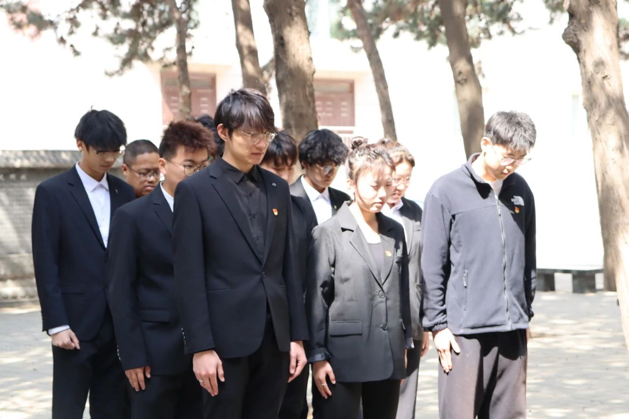 祭英烈忠魂，承时代风骨——烈士陵园祭扫之行