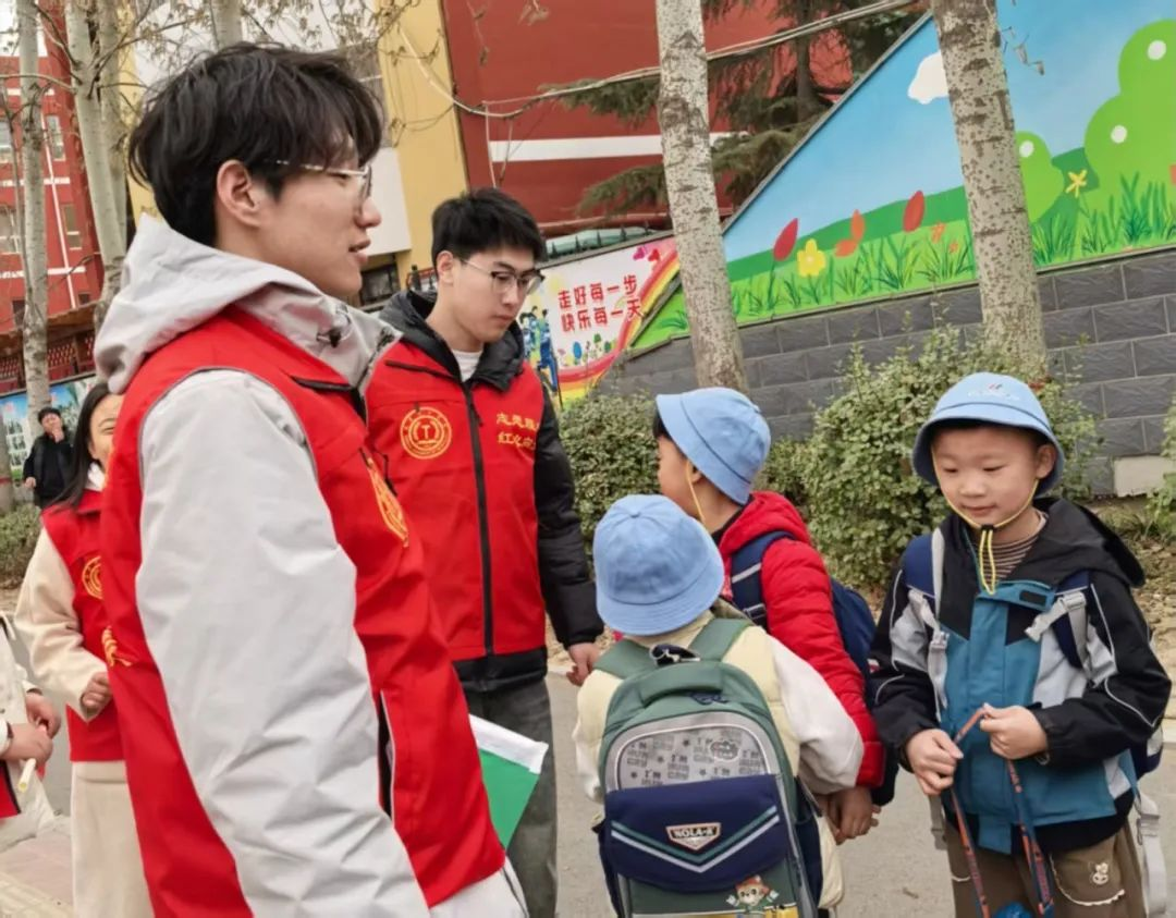 学习雷锋精神，践行教育使命——教育学院雷锋月志愿服务活动