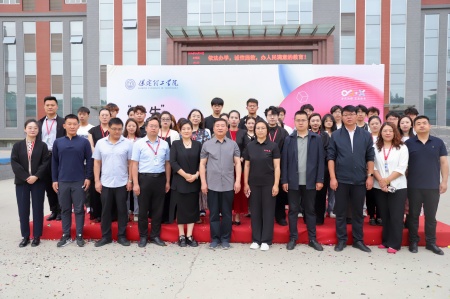 保定理工学院艺术学院2025届毕业设计作品展盛大开幕，校企共赏艺术盛宴