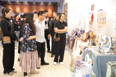 保定理工学院艺术学院2025届毕业设计作品展盛大开幕，校企共赏艺术盛宴