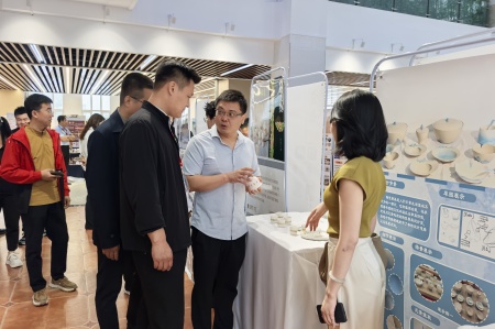 保定理工学院艺术学院2025届毕业设计作品展盛大开幕，校企共赏艺术盛宴