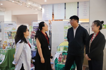 保定理工学院艺术学院2025届毕业设计作品展盛大开幕，校企共赏艺术盛宴