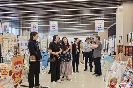 保定理工学院艺术学院2025届毕业设计作品展盛大开幕，校企共赏艺术盛宴