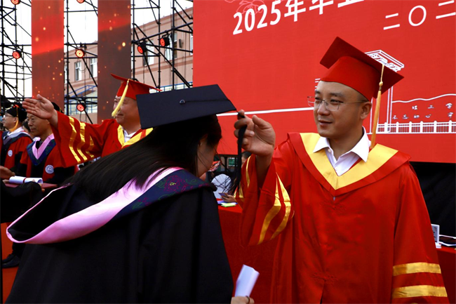 执青春之笔书华章 携母校之盼赴远方——保定理工学院2025届毕业典礼圆满落幕