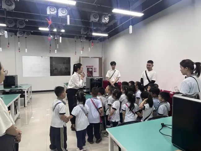 保定理工学院||教育学院||童心探学府，萌趣启新程——史庄实验幼儿园走进保定理工学院参观研学