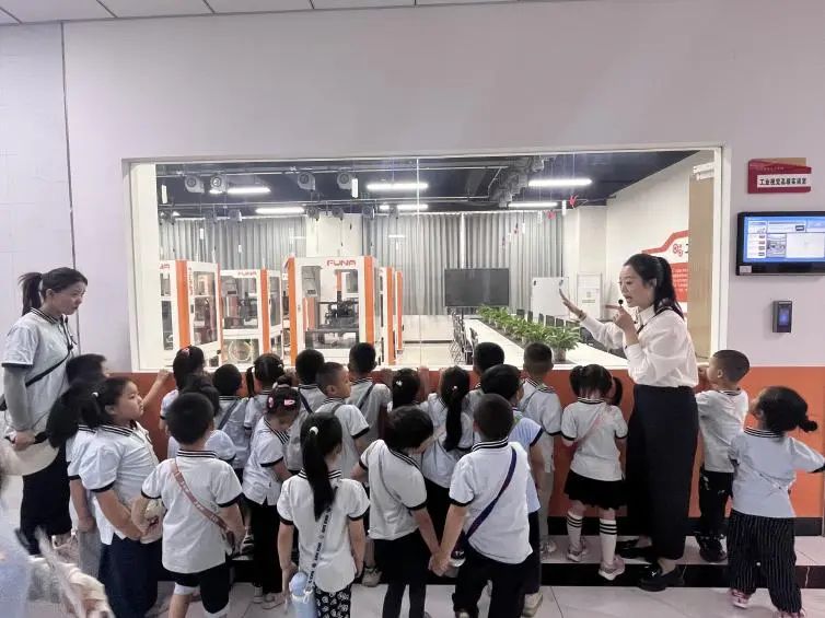 保定理工学院||教育学院||童心探学府，萌趣启新程——史庄实验幼儿园走进保定理工学院参观研学