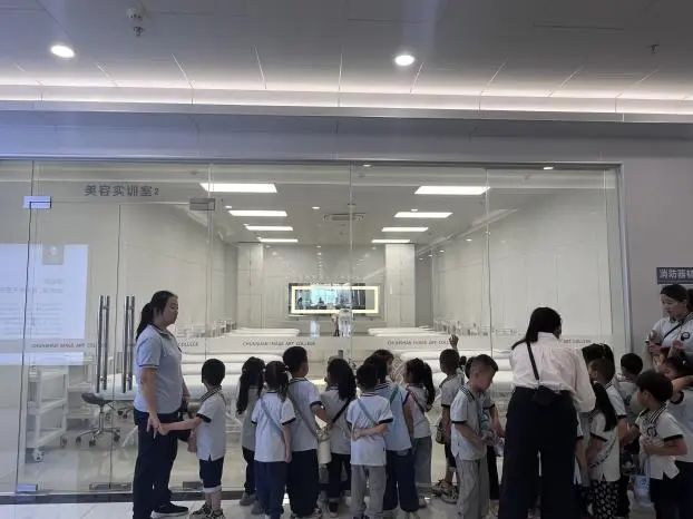 保定理工学院||教育学院||童心探学府，萌趣启新程——史庄实验幼儿园走进保定理工学院参观研学