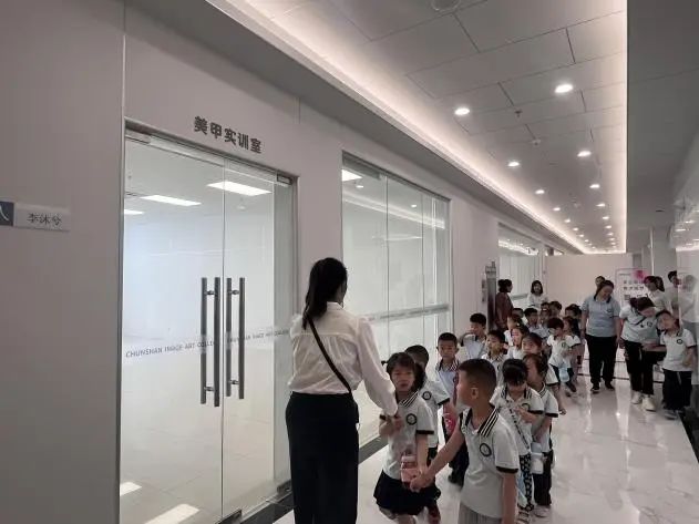 保定理工学院||教育学院||童心探学府，萌趣启新程——史庄实验幼儿园走进保定理工学院参观研学
