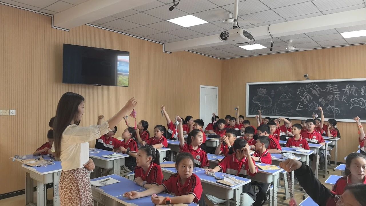保定理工学院‖教育学院‖香囊传古韵，童心迎端午——保定理工学院教育学院党员志愿服务队走进冉庄小学开展端午自制香囊活动
