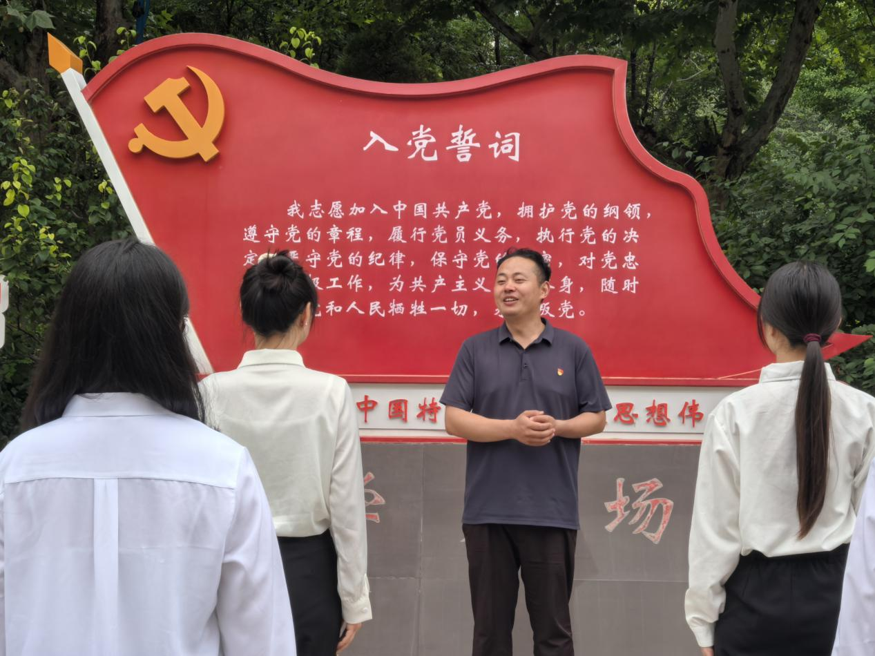 誓守初心|保定理工学院|管理学院|重温誓词守本色，勇担使命赴远方